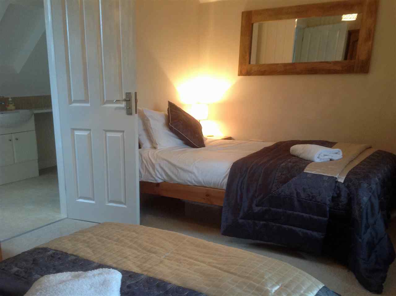 resized-2349823-First Floor twin bedroom with en-suite shower room.jpg